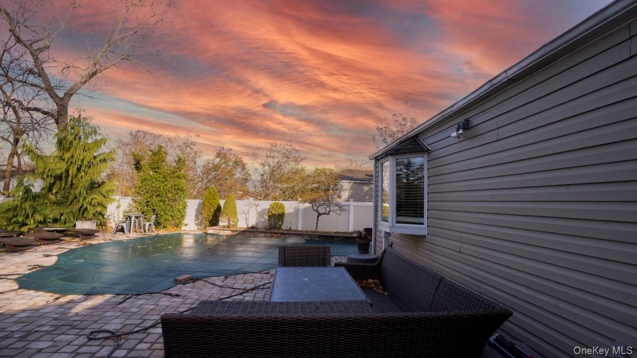 4 Galaxie Lane, Selden, NY 11784