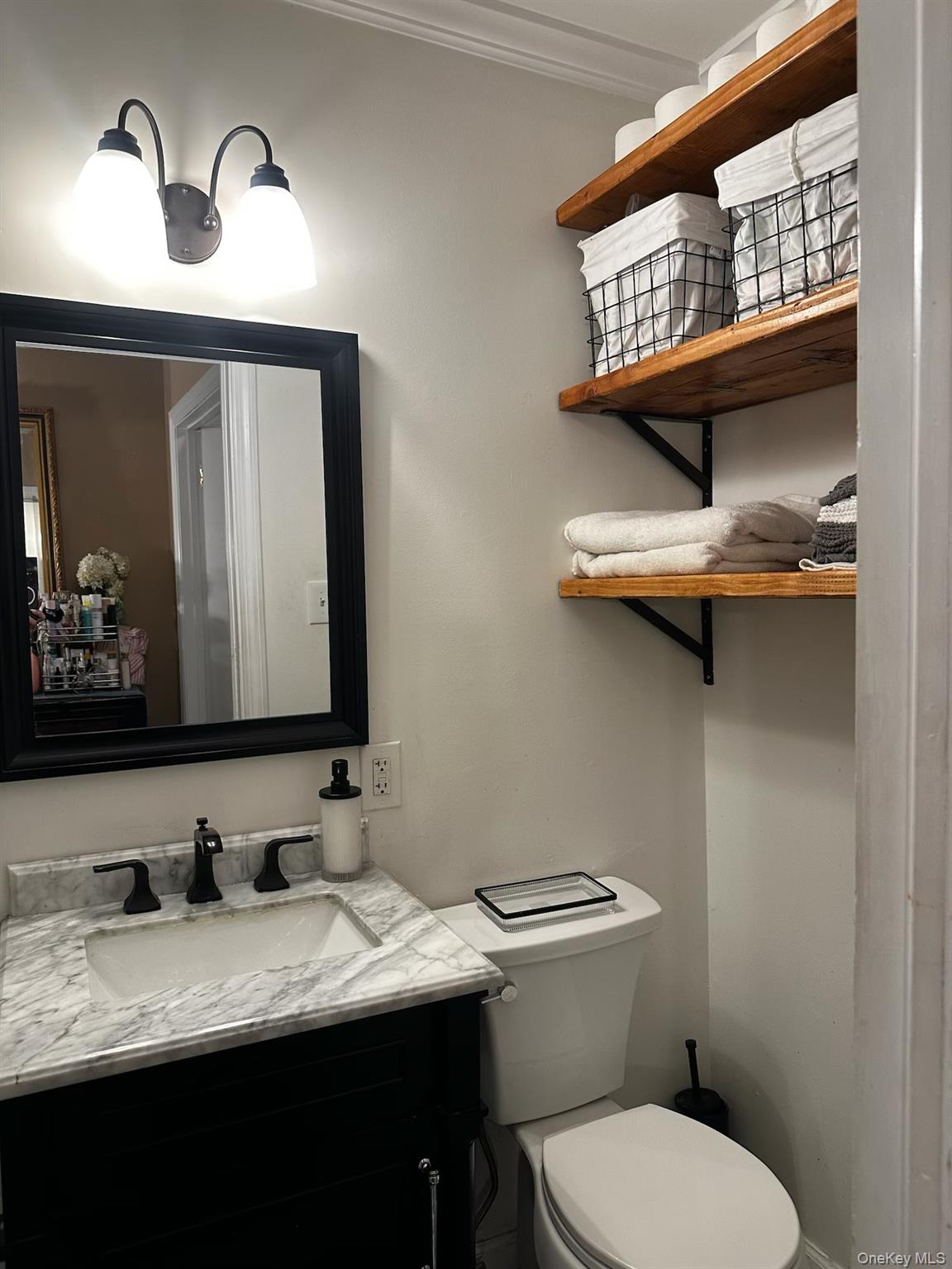 4 Galaxie Lane, Selden, NY 11784