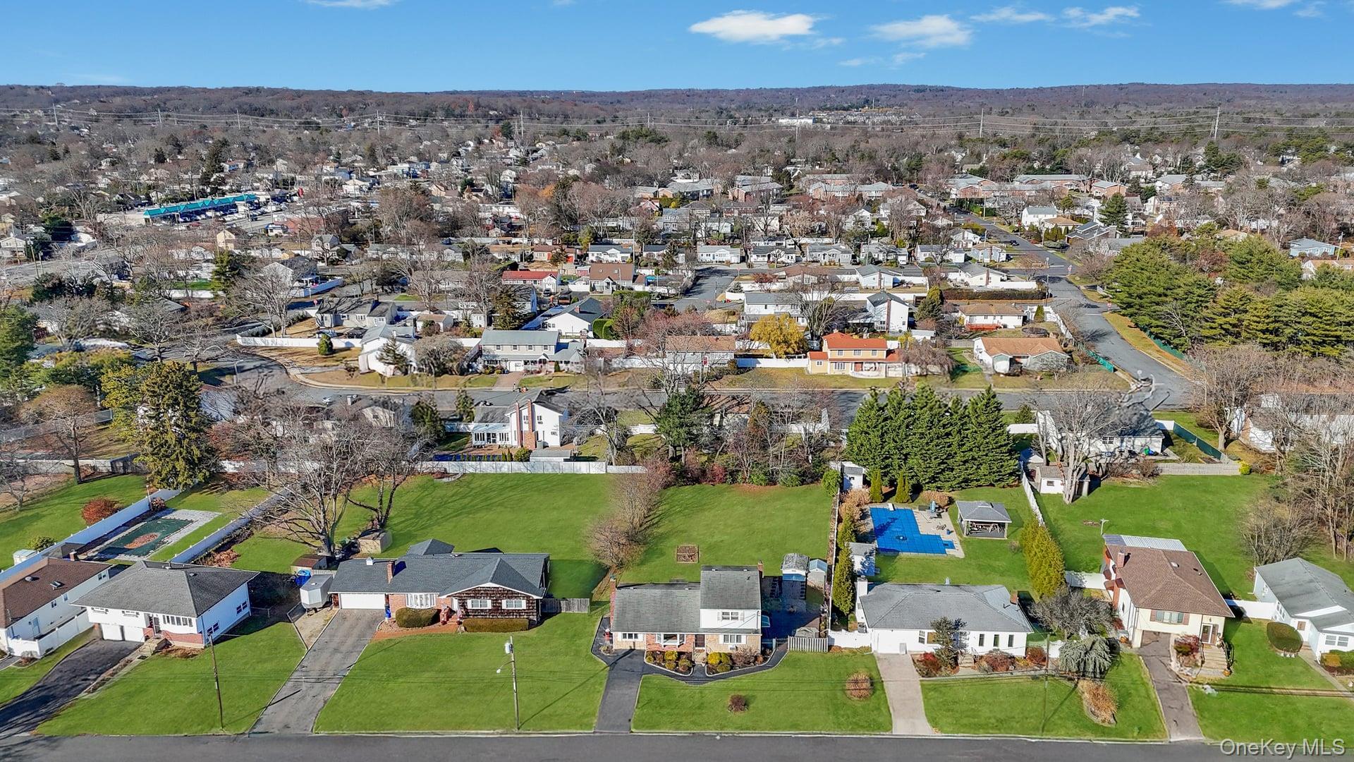 47 Pearsall Place, Deer Park, NY 11729