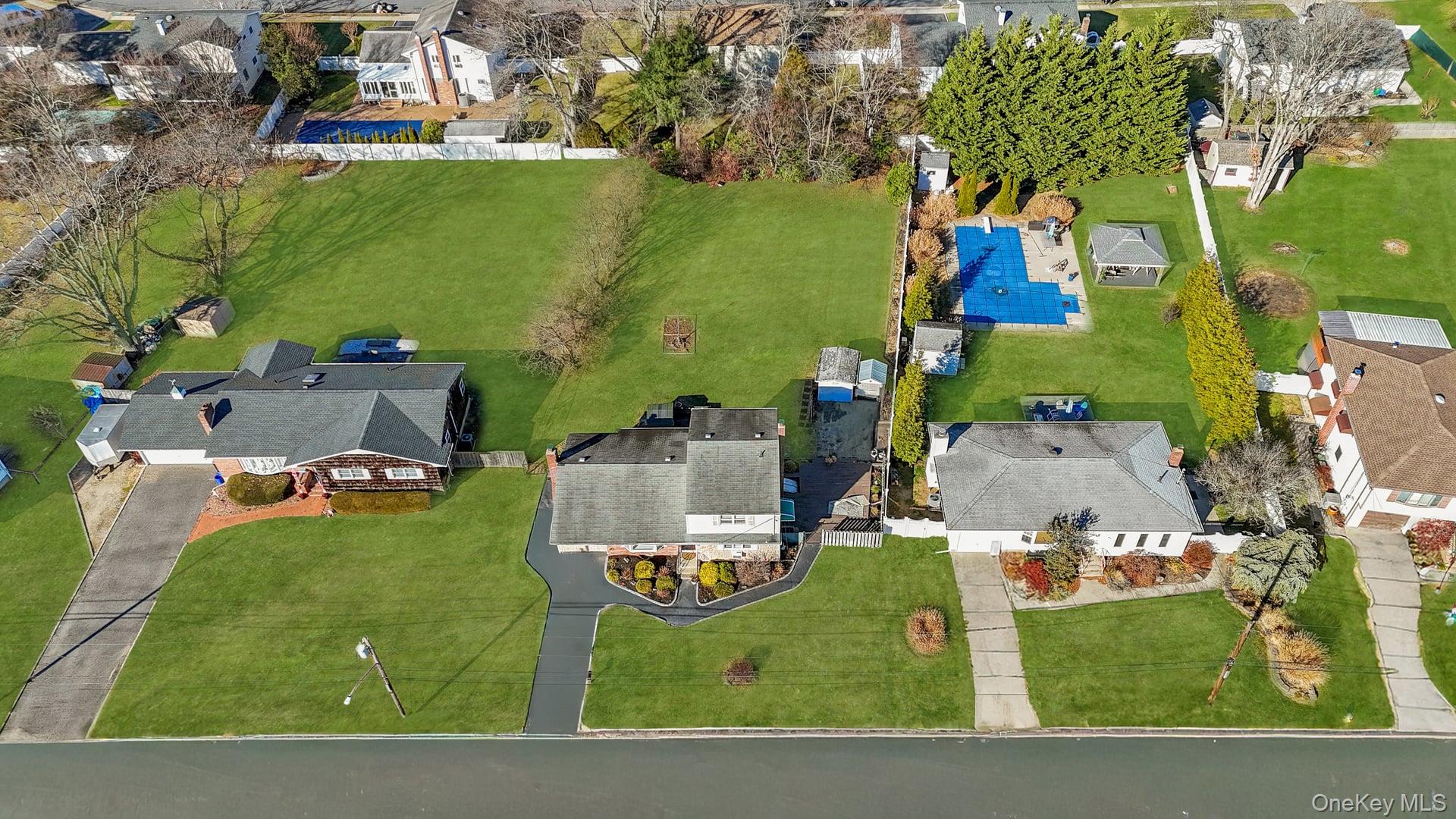 47 Pearsall Place, Deer Park, NY 11729