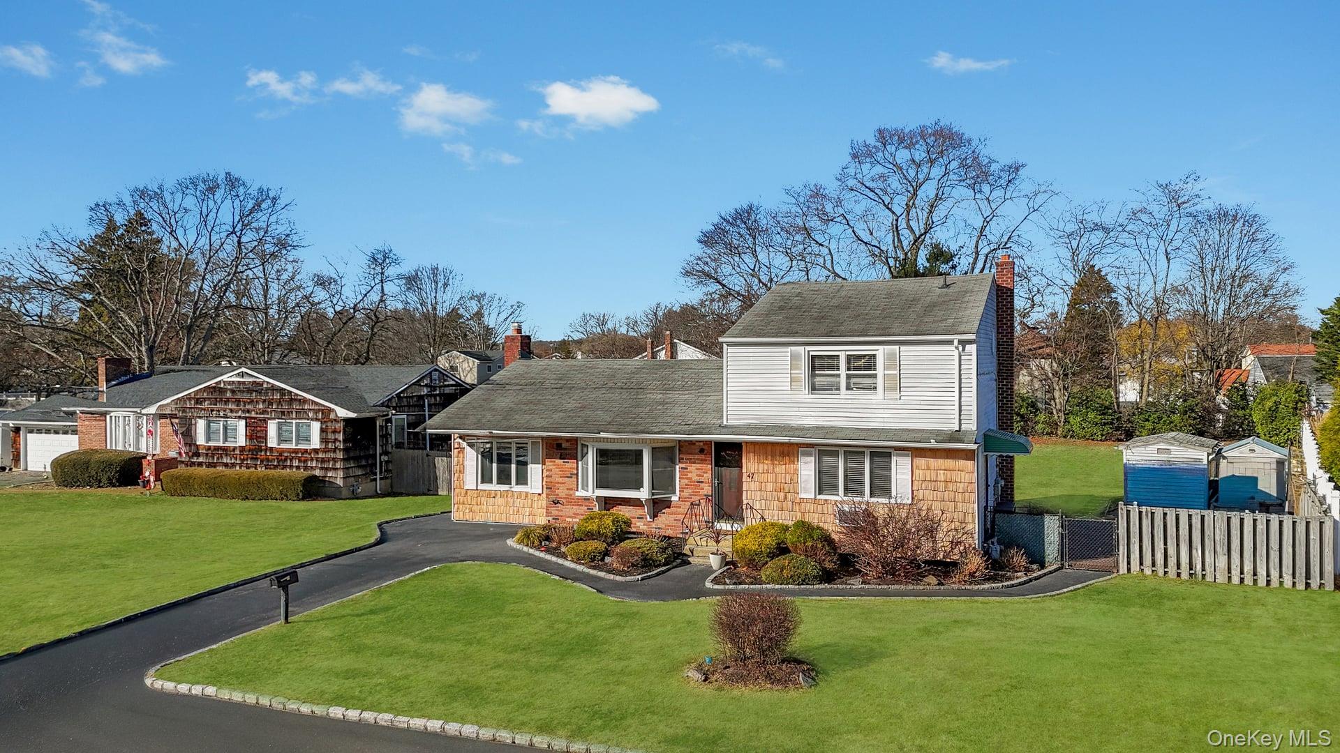 47 Pearsall Place, Deer Park, NY 11729