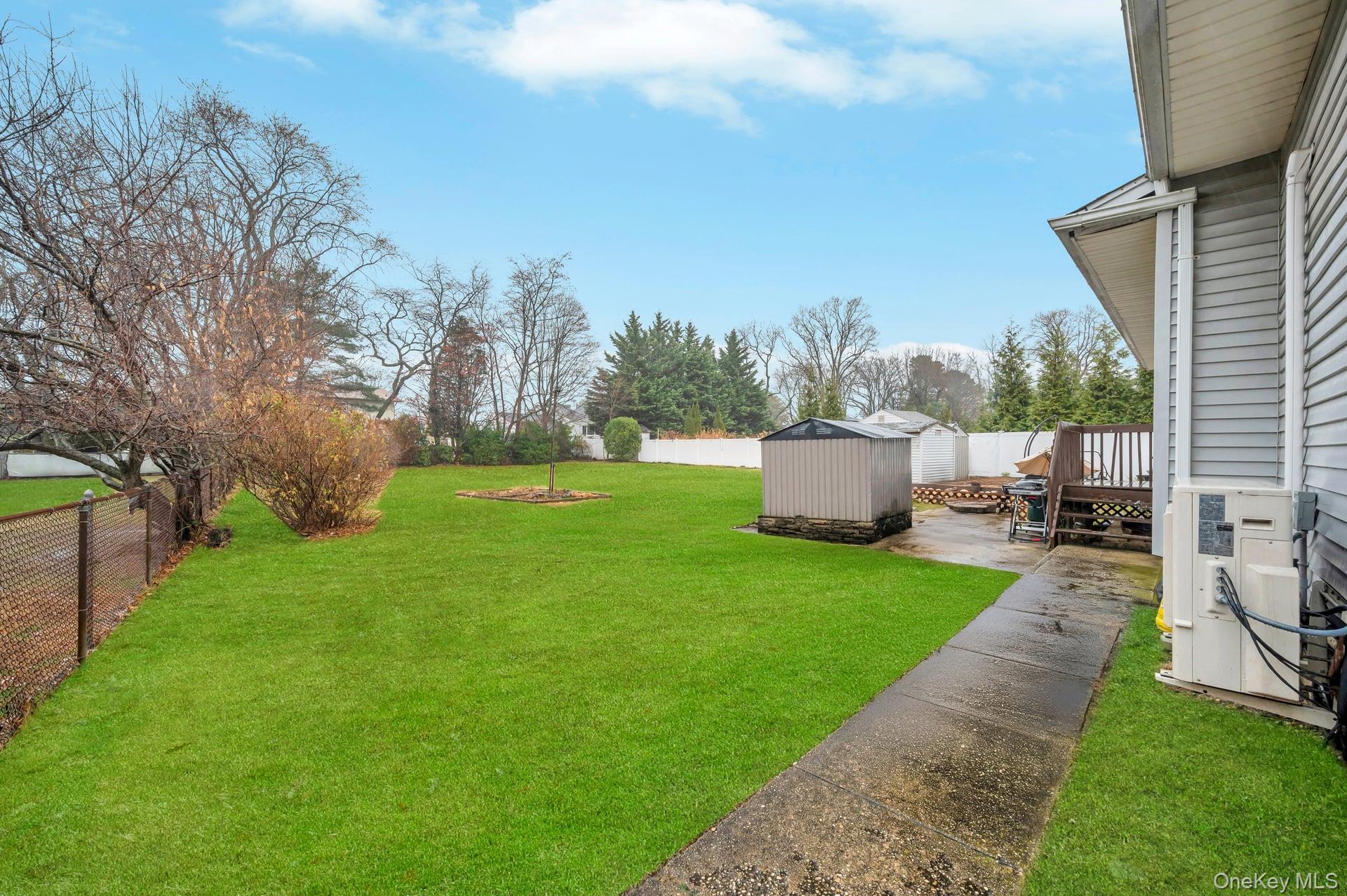 47 Pearsall Place, Deer Park, NY 11729