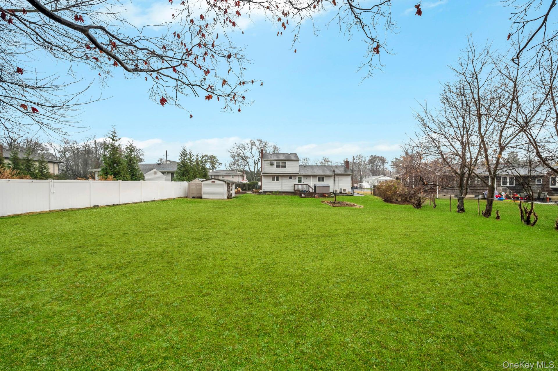 47 Pearsall Place, Deer Park, NY 11729