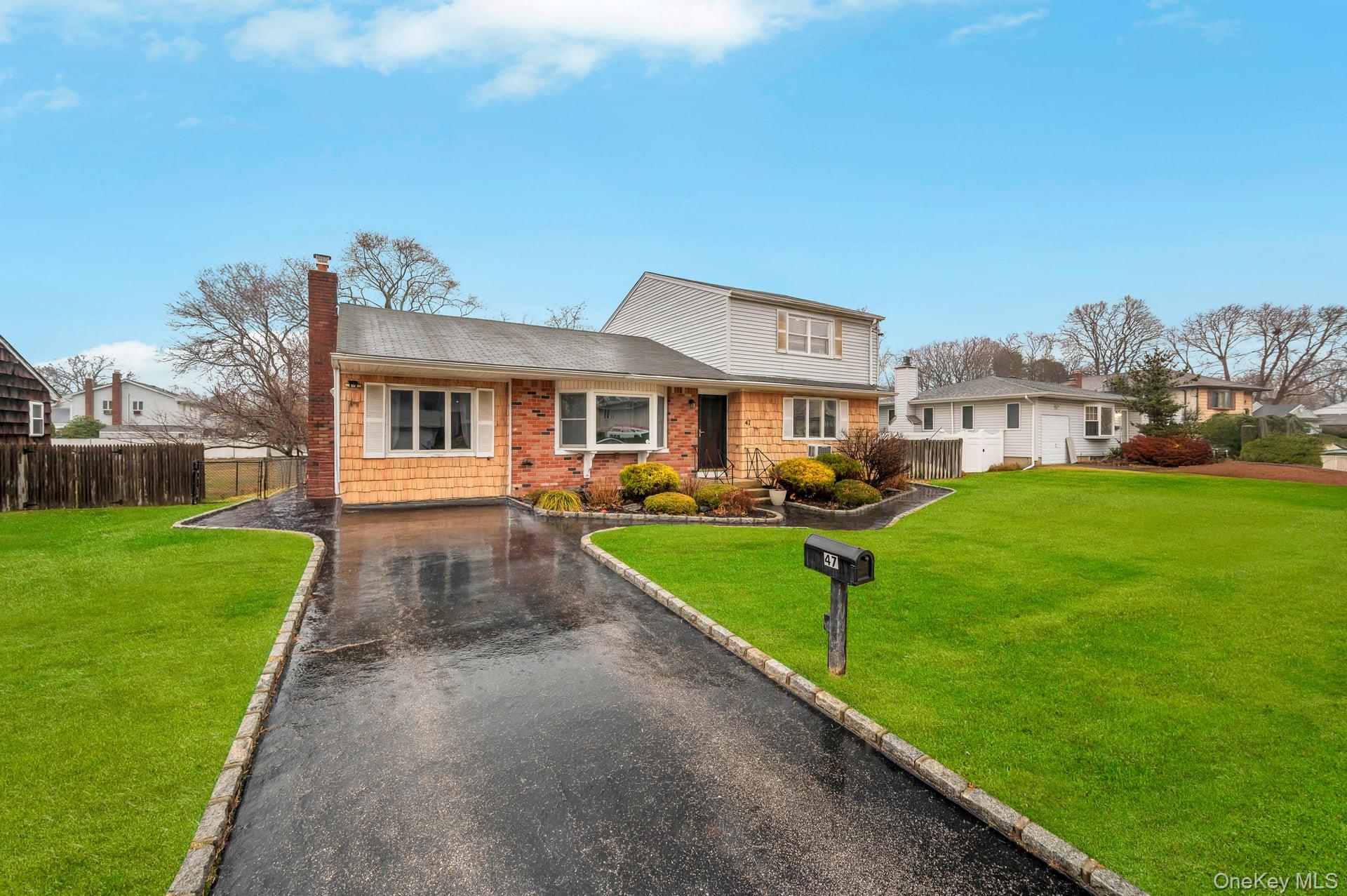 47 Pearsall Place, Deer Park, NY 11729