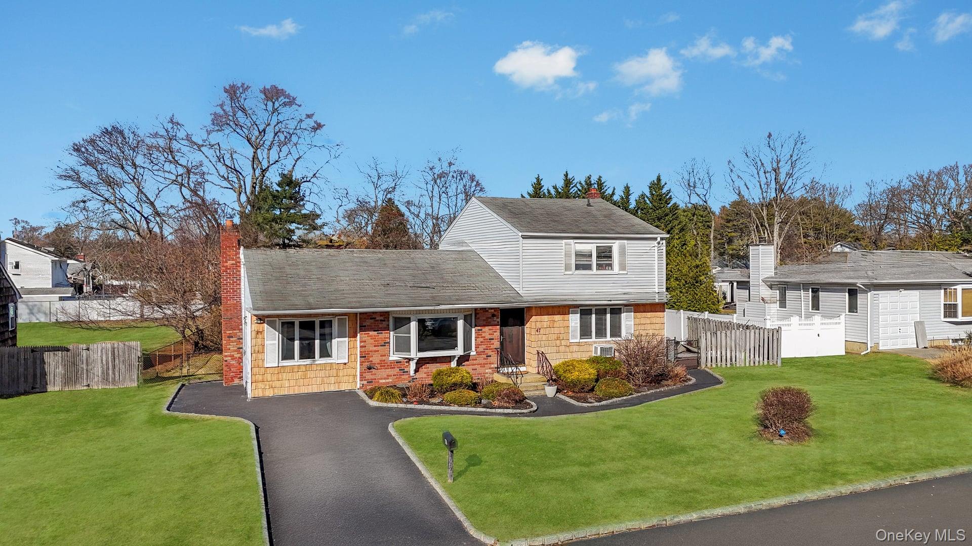 47 Pearsall Place, Deer Park, NY 11729