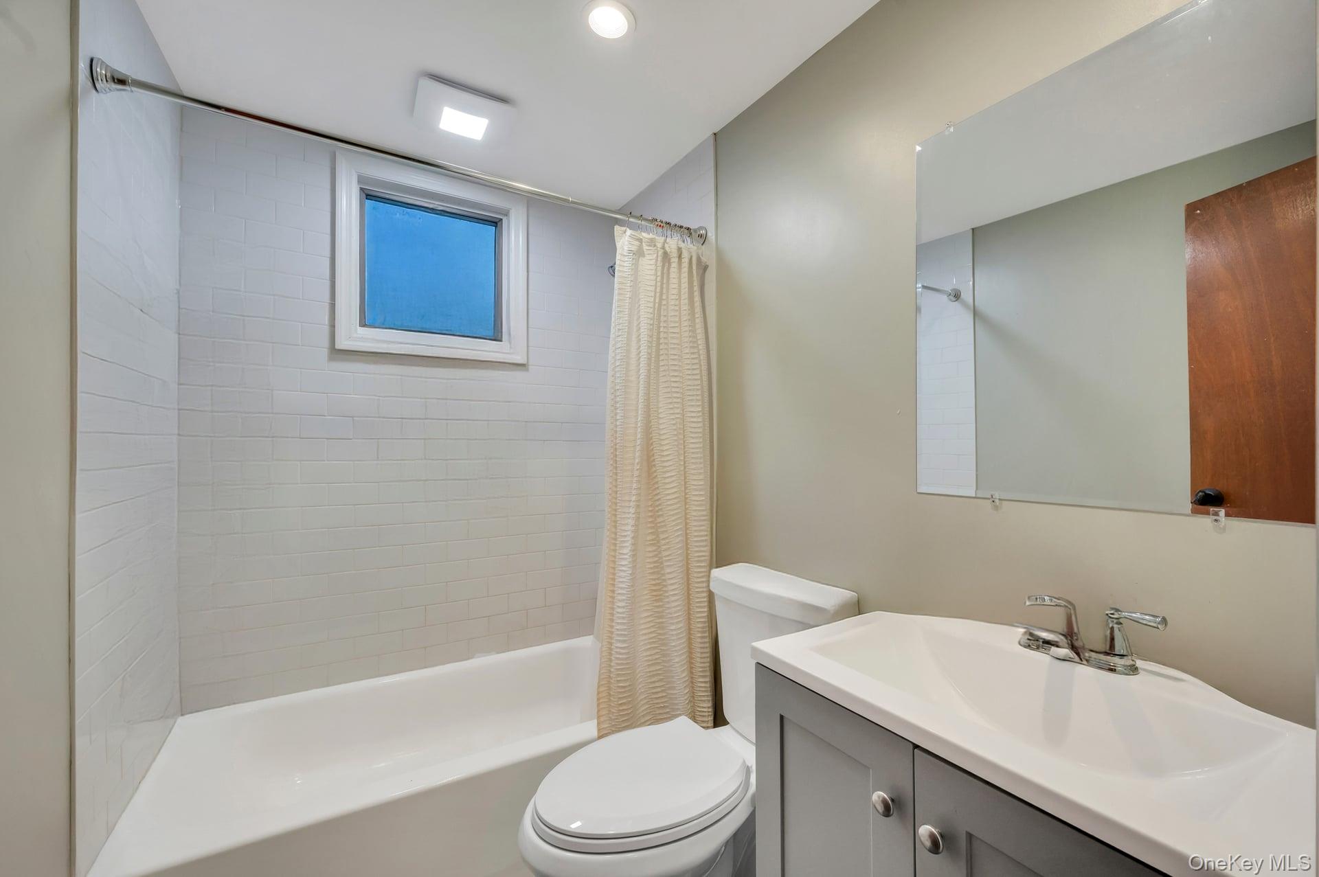 47 Pearsall Place, Deer Park, NY 11729