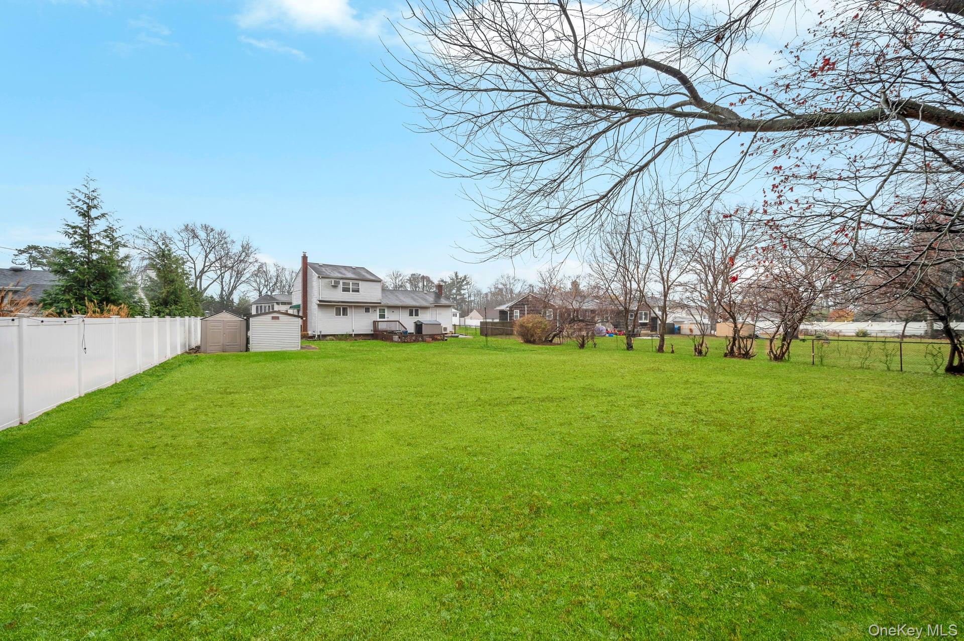 47 Pearsall Place, Deer Park, NY 11729