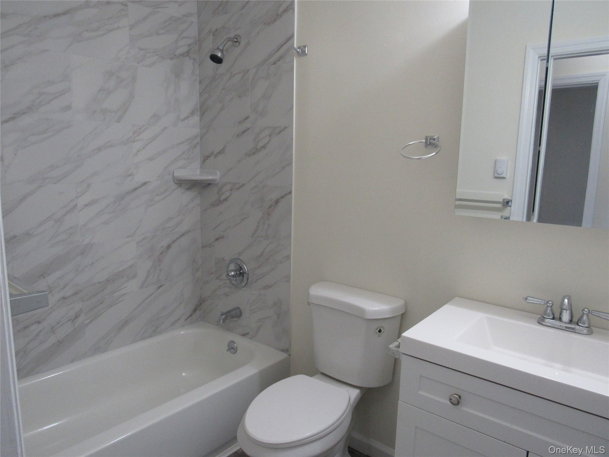 4 Park Lane, Middle Island, NY 11953