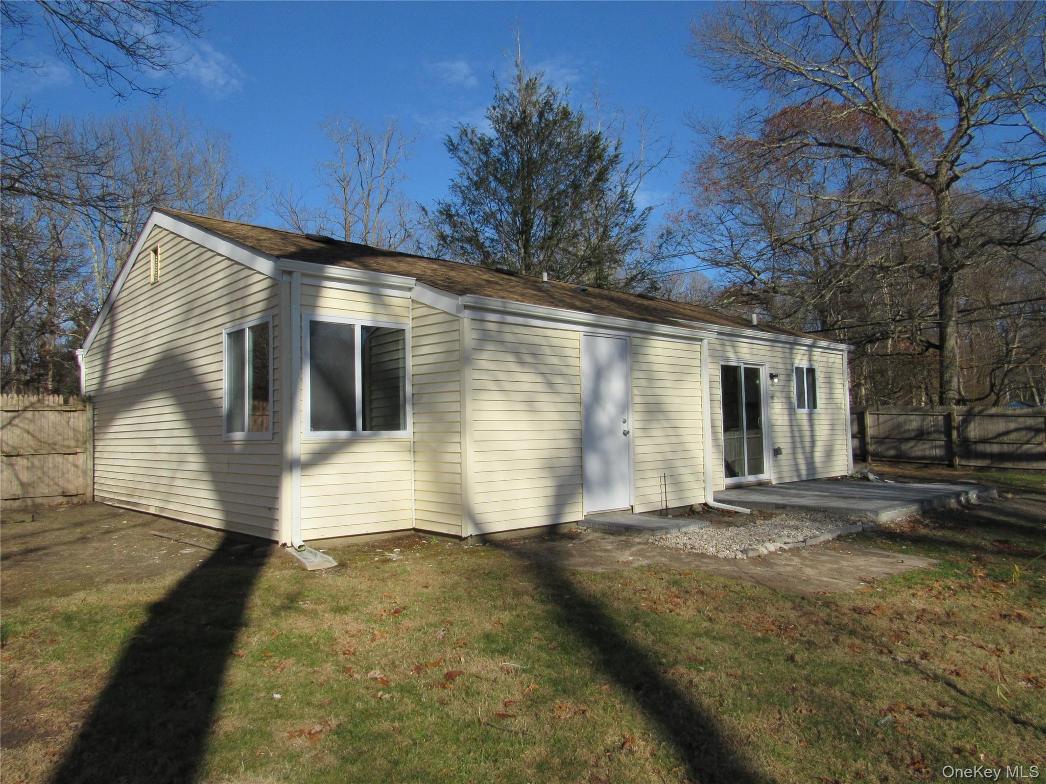 4 Park Lane, Middle Island, NY 11953