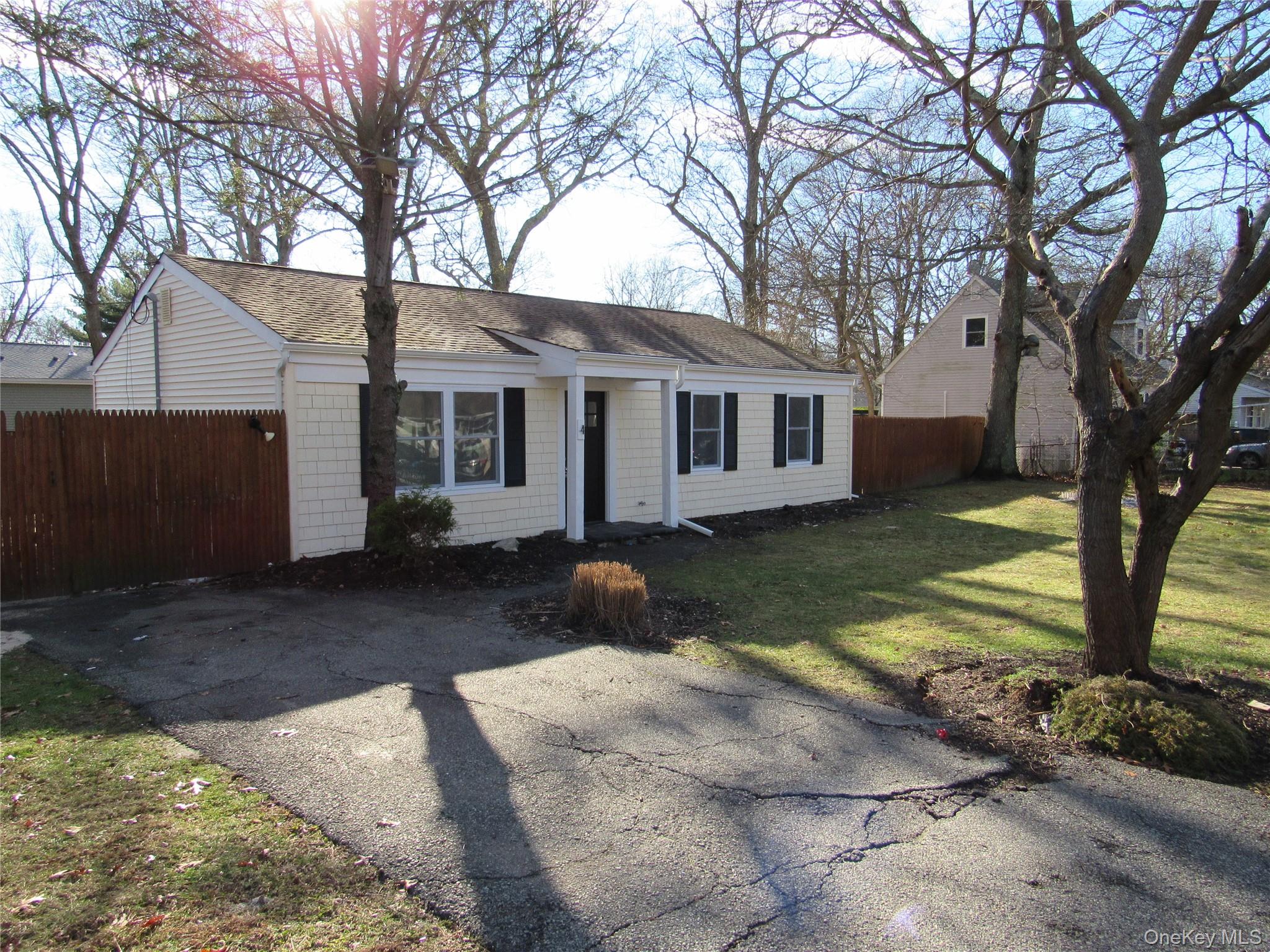 4 Park Lane, Middle Island, NY 11953