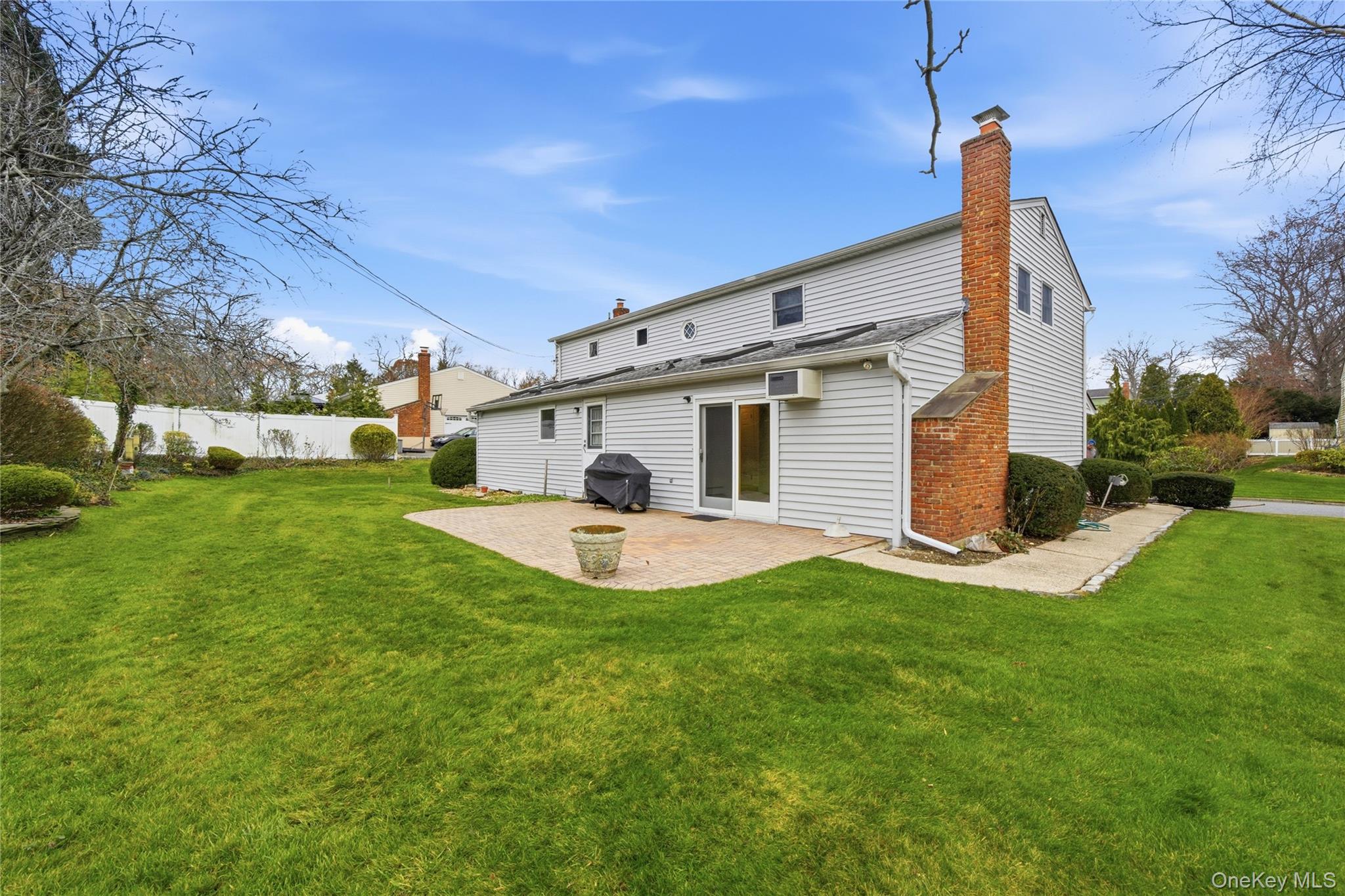 16 Pantzer Street, Smithtown, NY 11787