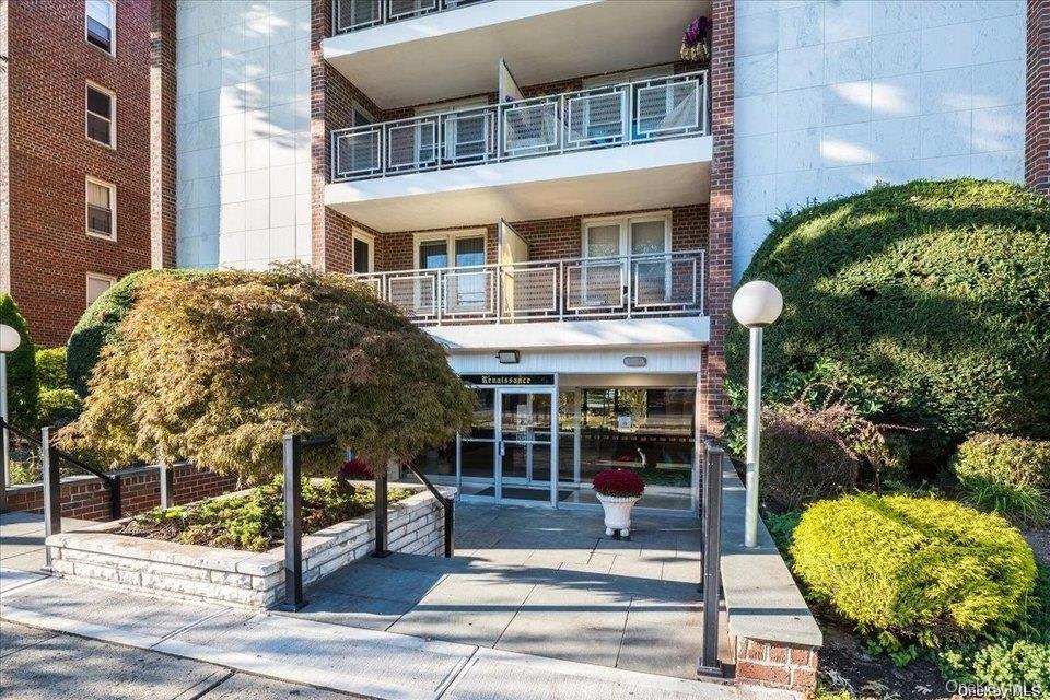 110 Brooklyn Avenue # 4 L, Freeport, NY 11520