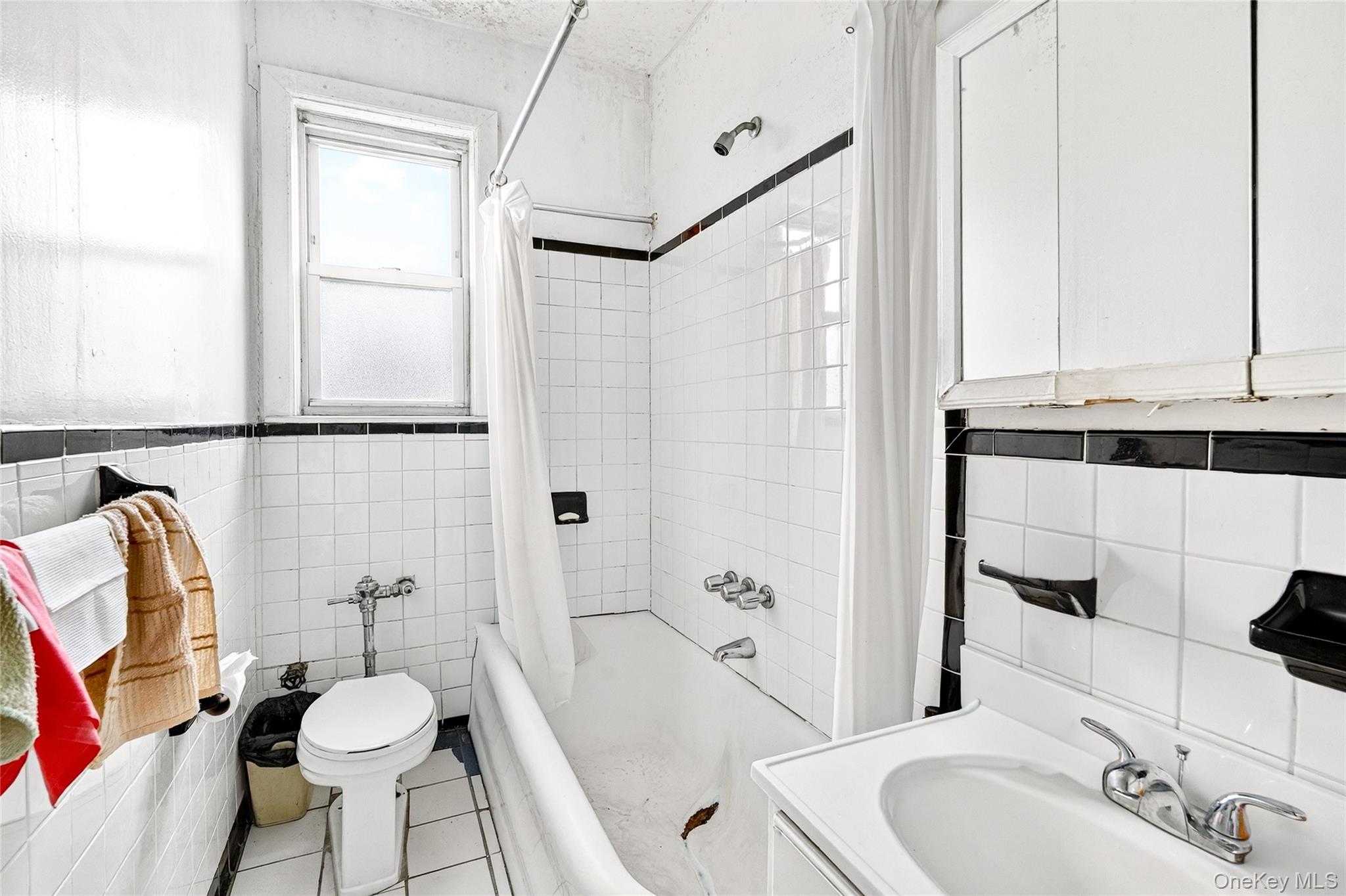 759 E 221st Street, Bronx, NY 10467