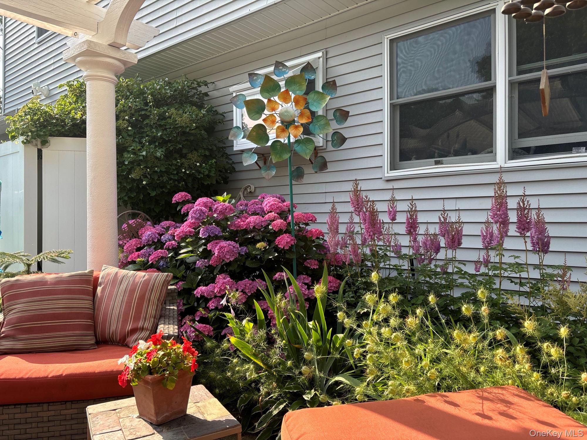 96 W Tiana Road, Hampton Bays, NY 11946