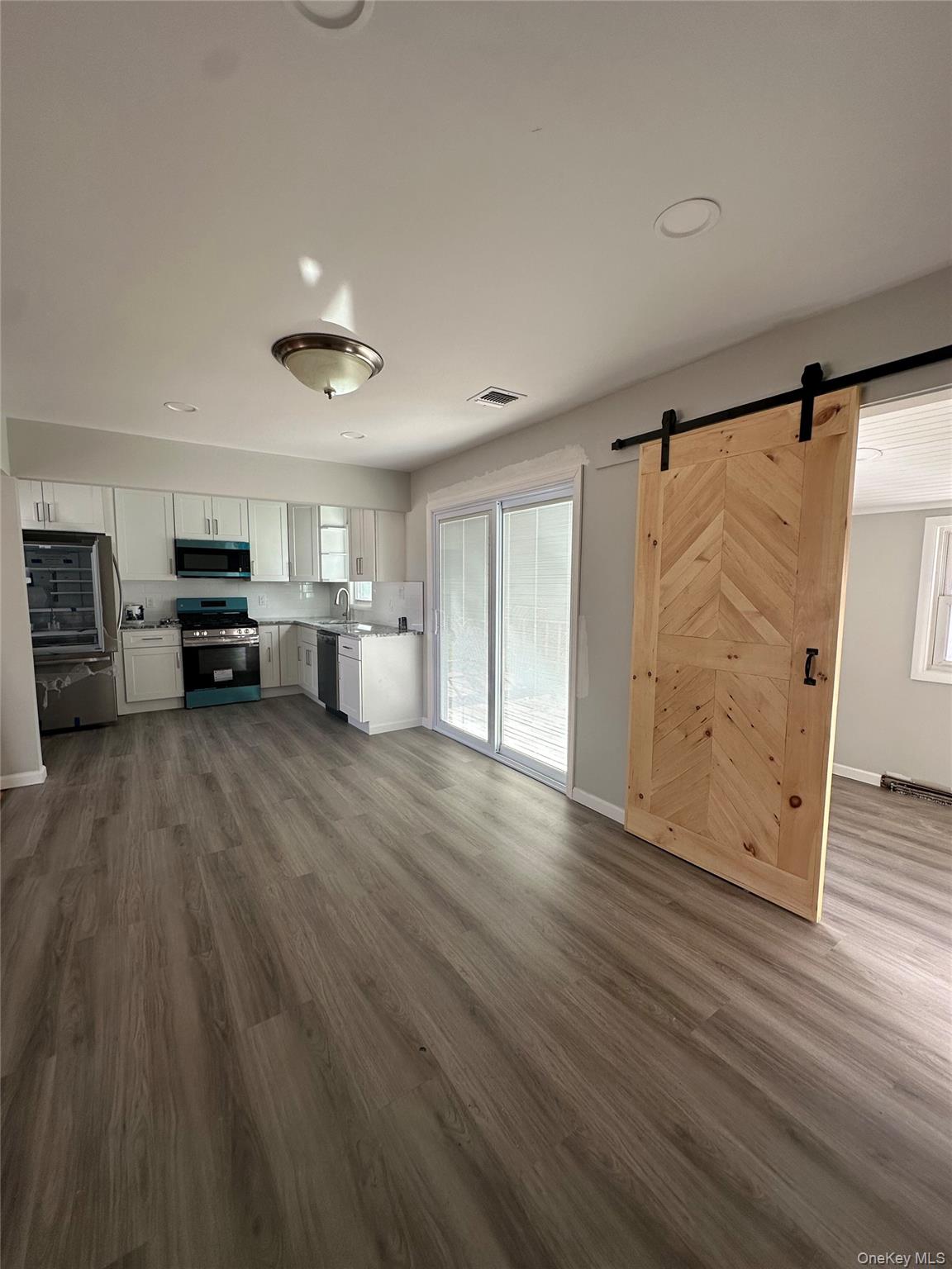 16 Blythe Road, Ronkonkoma, NY 11779