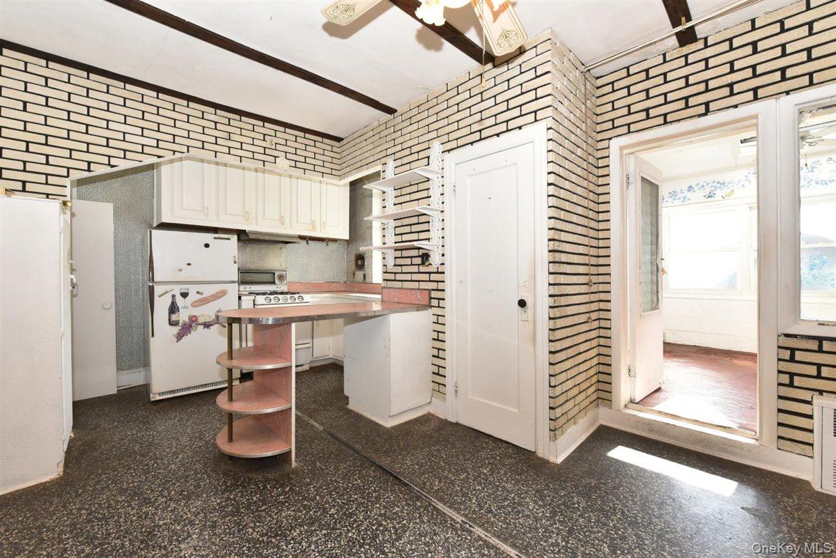 222 Avenue V, Brooklyn, NY 11223