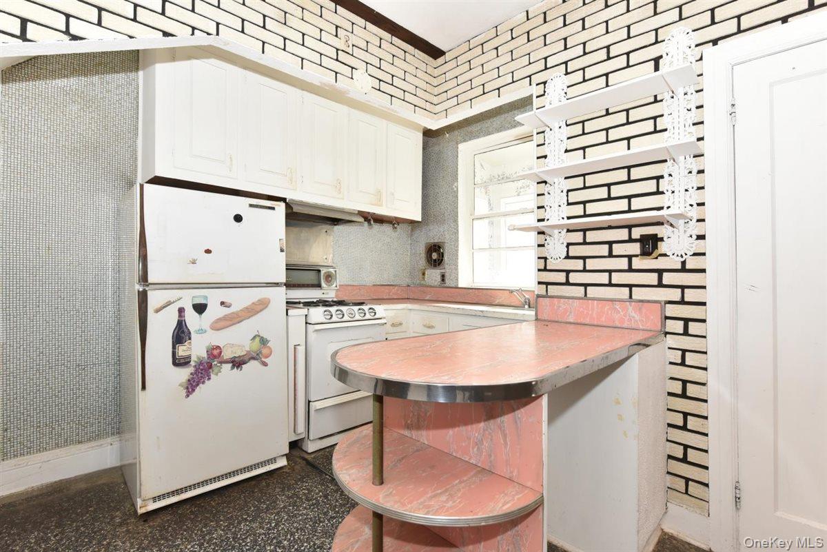 222 Avenue V, Brooklyn, NY 11223