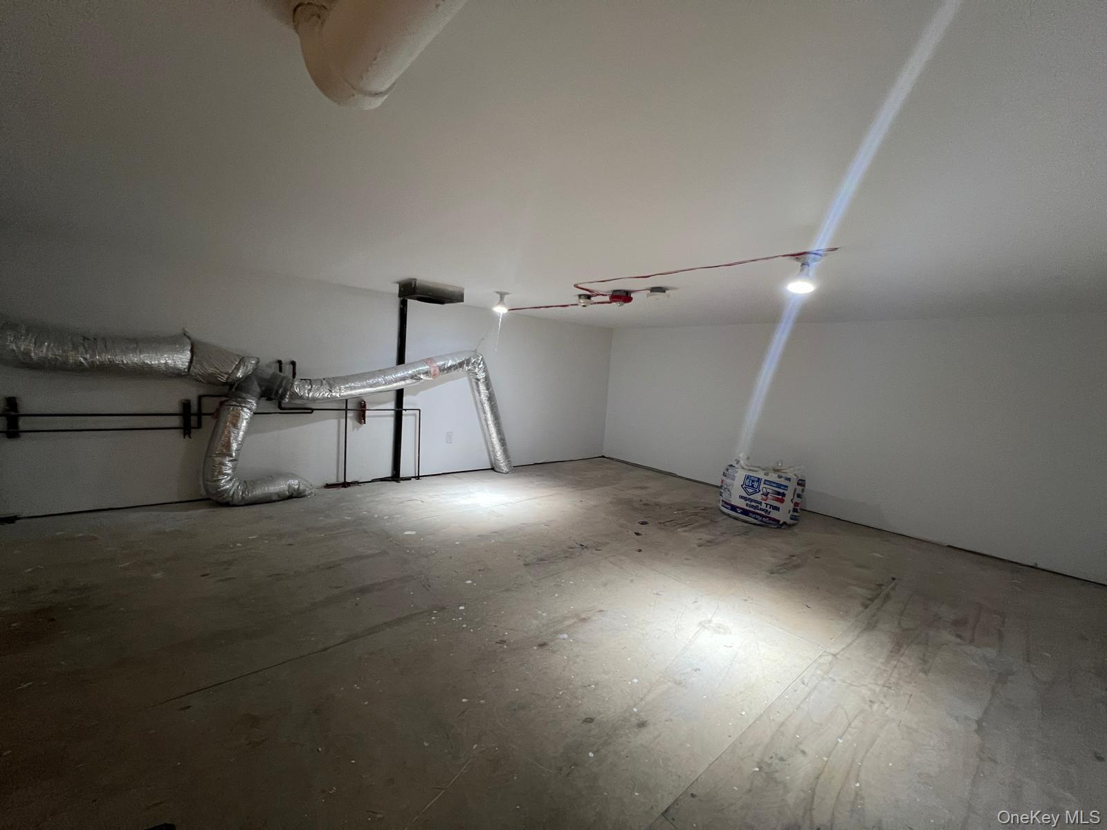 411 Jericho Turnpike, New Hyde Park, NY 11040