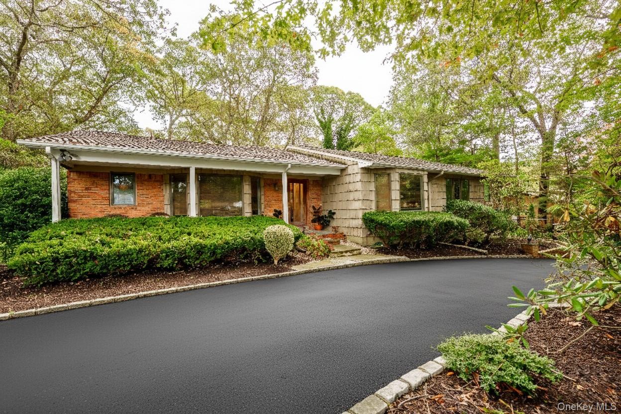 54 Farmington Lane, Melville, NY 11747