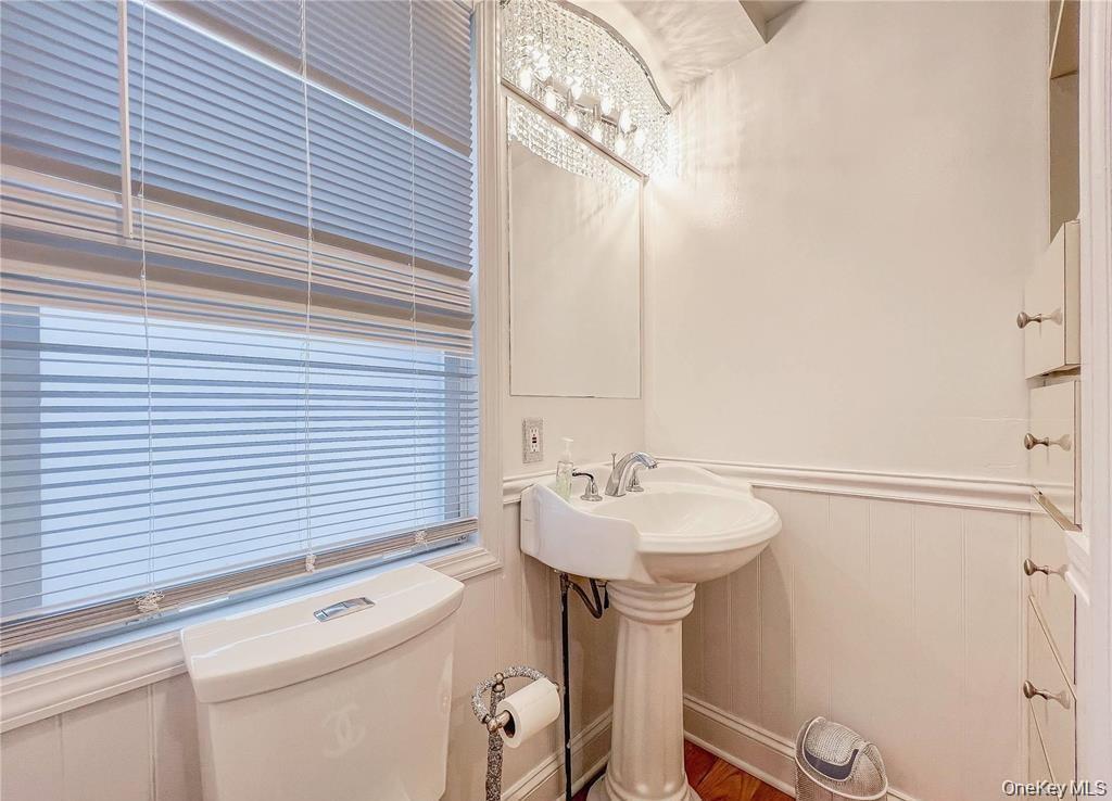 600 1st avenue, New Hyde Park, NY 11040