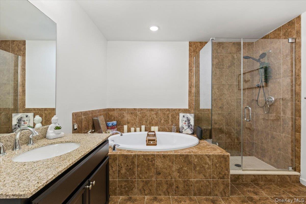 17 Woodrose Court, Middletown, NY 10940