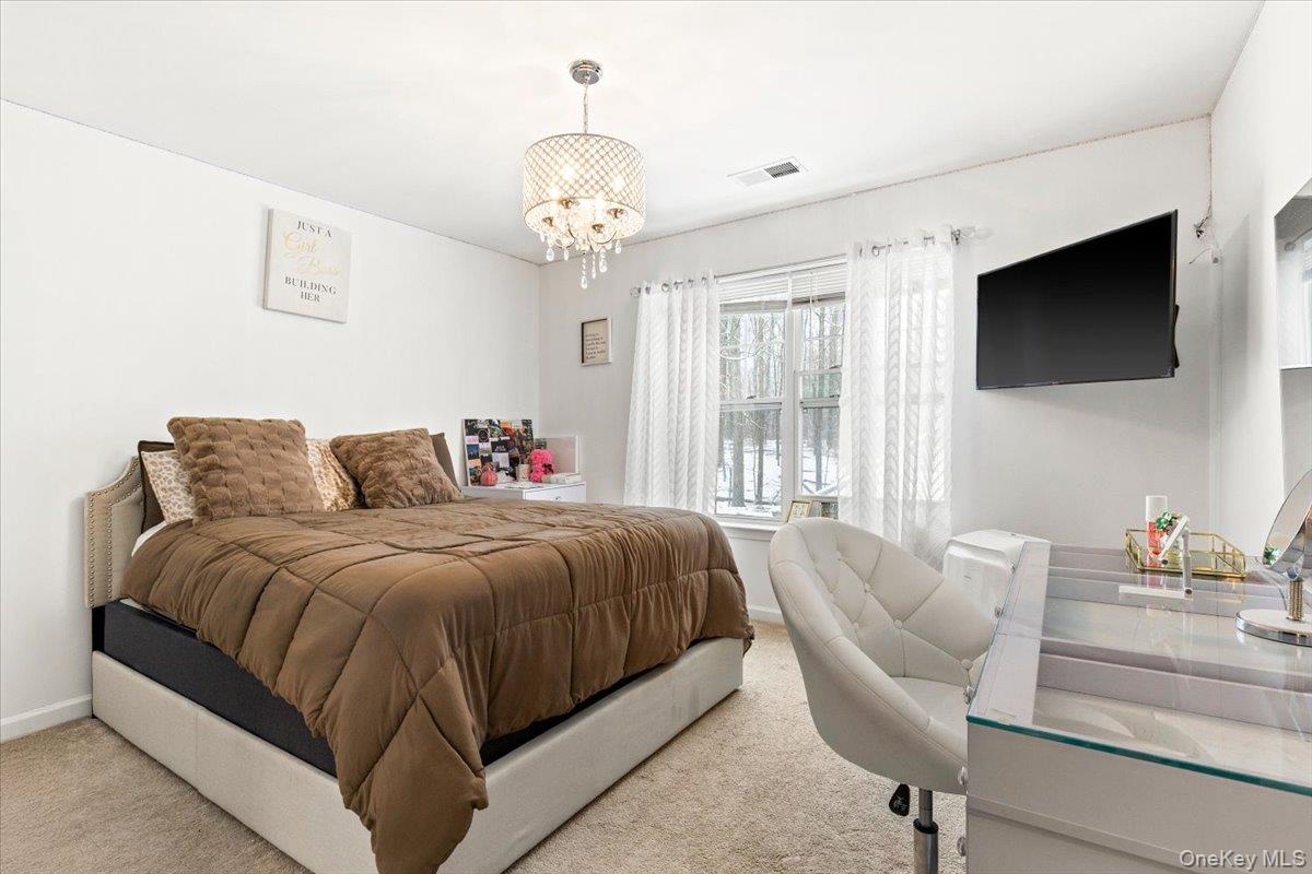 17 Woodrose Court, Middletown, NY 10940