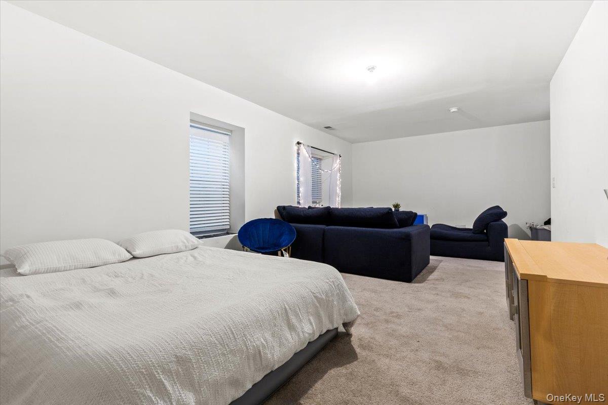 17 Woodrose Court, Middletown, NY 10940