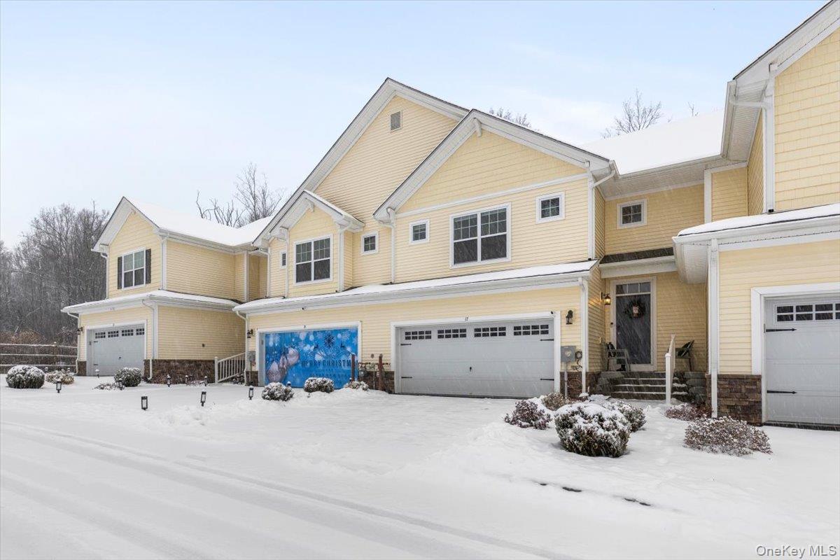 17 Woodrose Court, Middletown, NY 10940