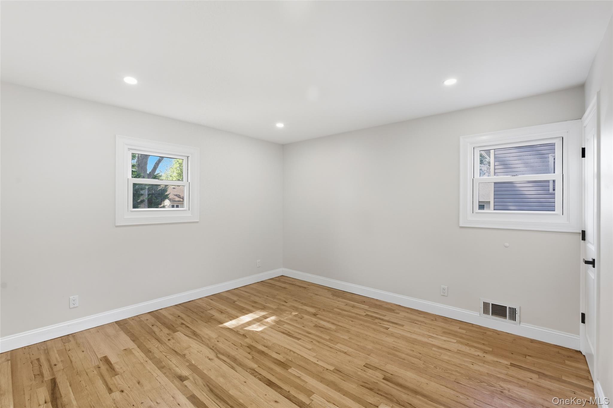 792 Glendale Road, Babylon, NY 11704