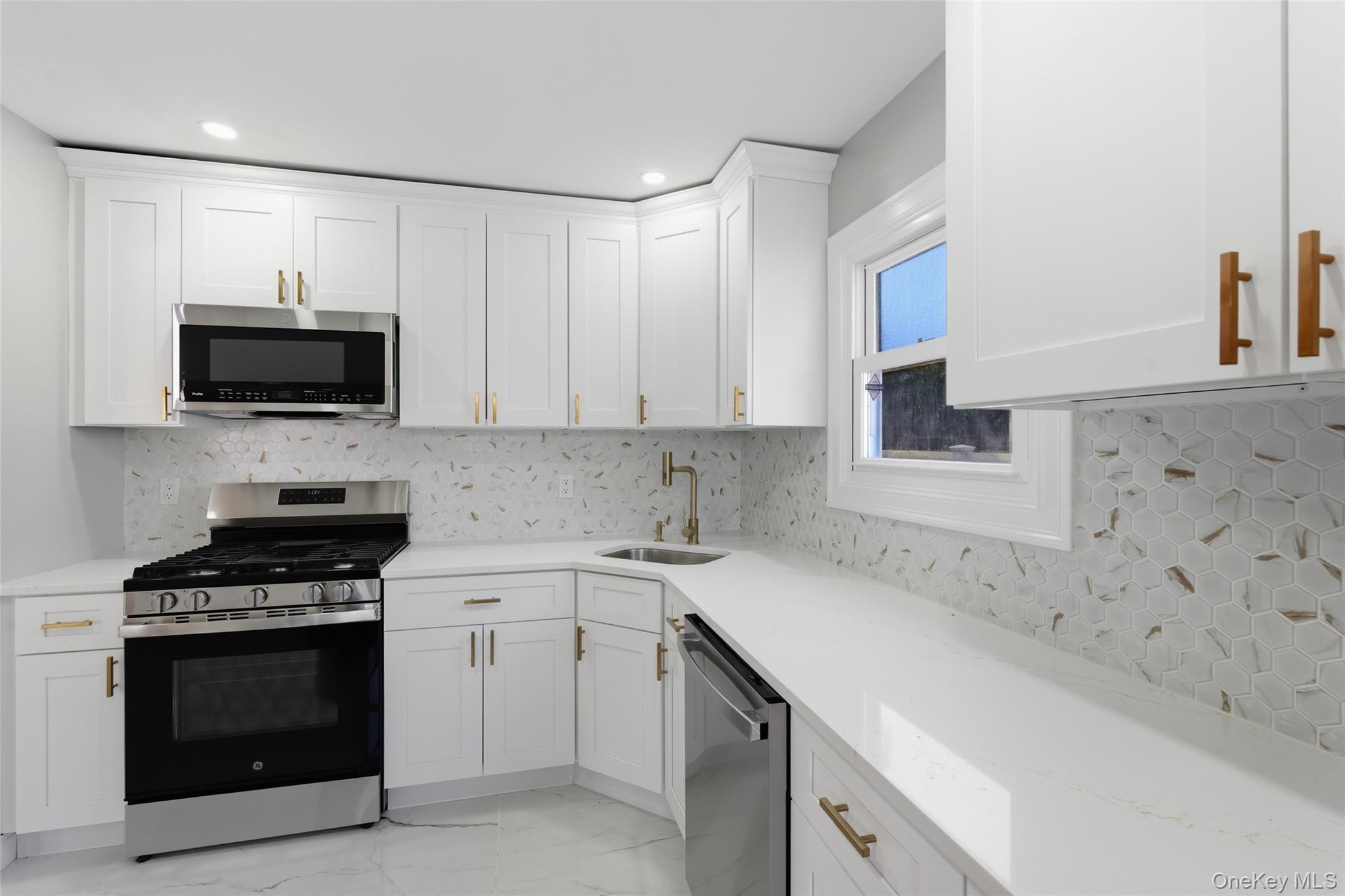 792 Glendale Road, Babylon, NY 11704