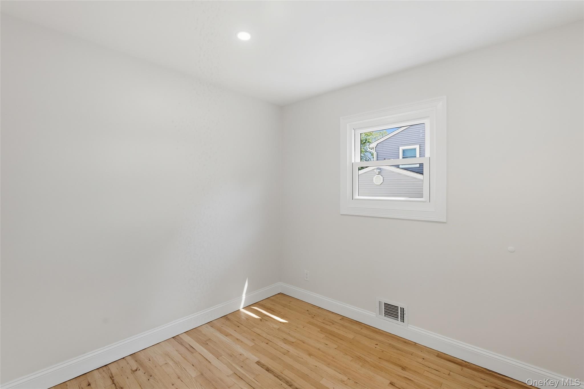 792 Glendale Road, Babylon, NY 11704