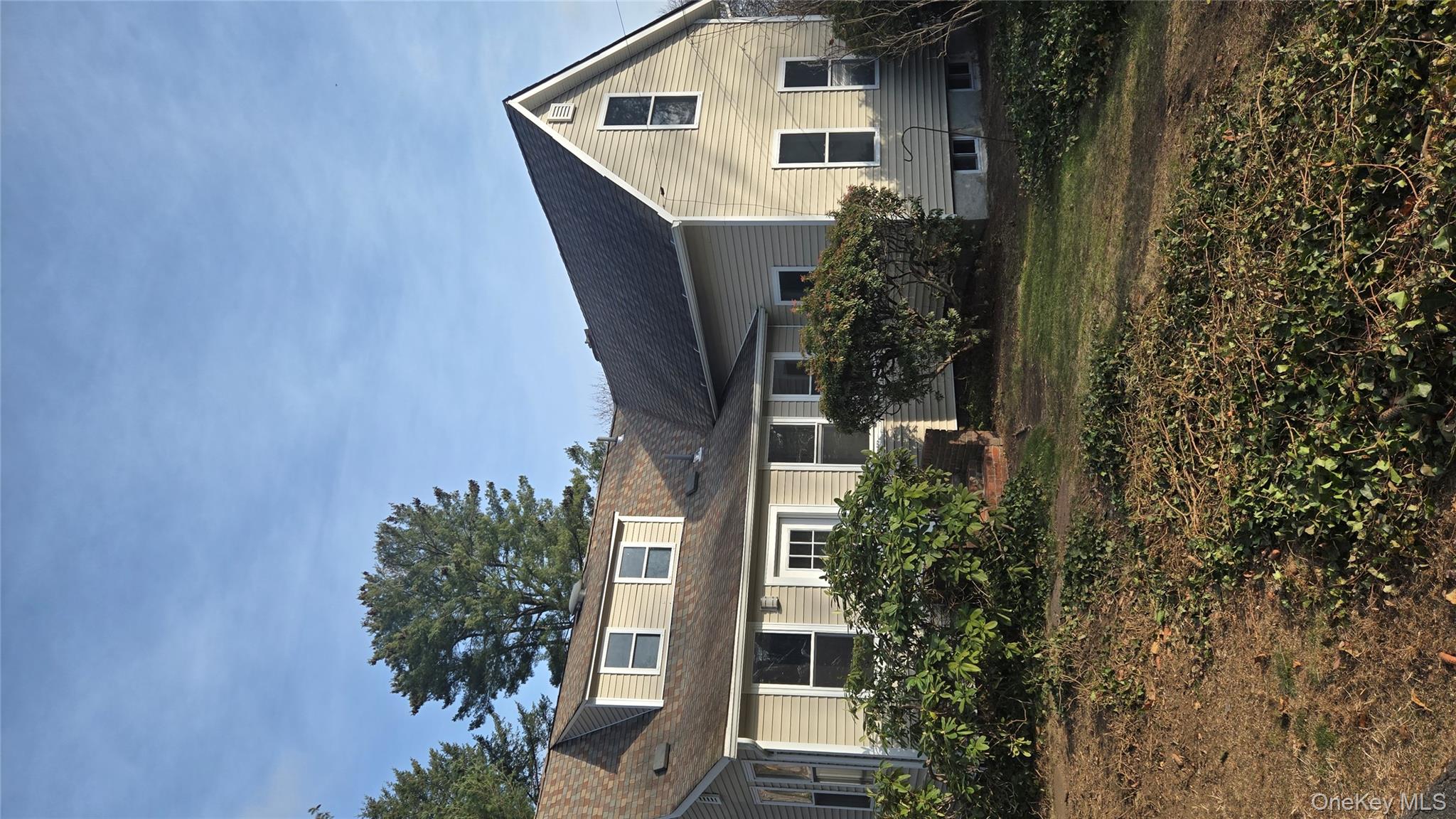 37 E Rogues Path, Huntington Station, NY 11746