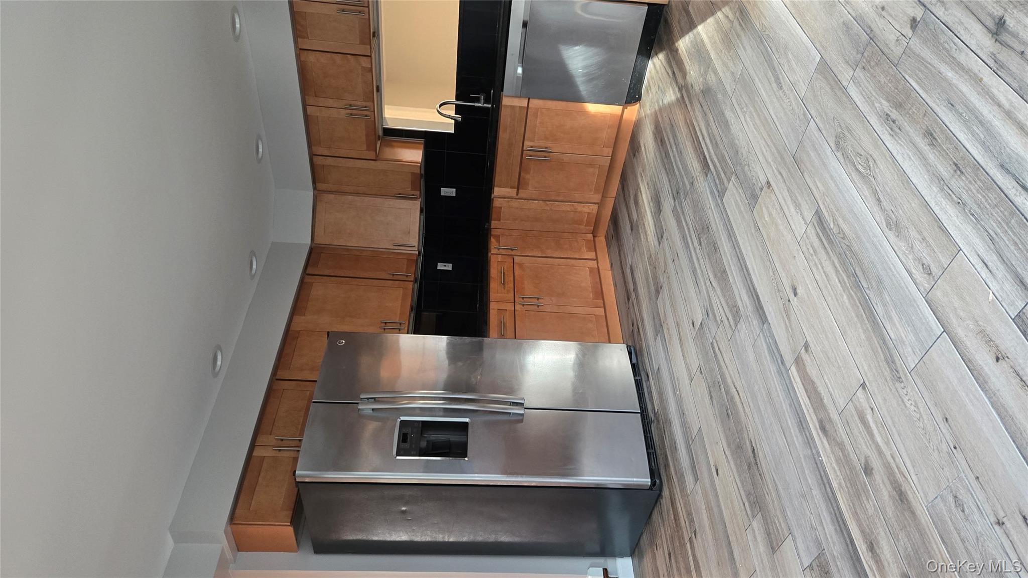 37 E Rogues Path, Huntington Station, NY 11746