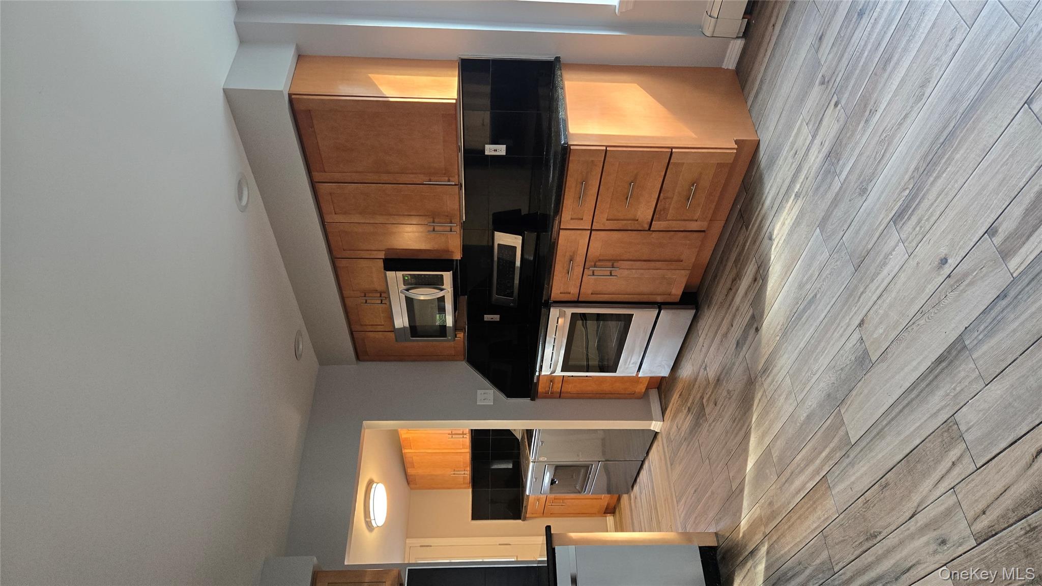 37 E Rogues Path, Huntington Station, NY 11746