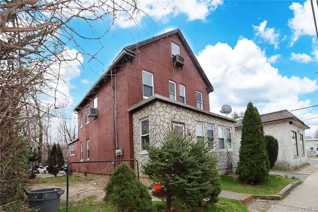 100 Steamboat Road, Great Neck, NY 11024