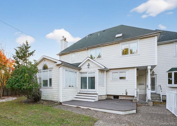 6 Robert Court, Center Moriches, NY 11934