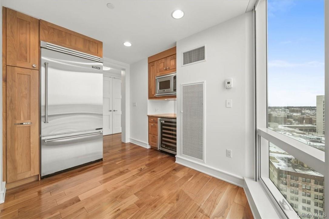 5 Renaissance # 21E, White Plains, NY 10601