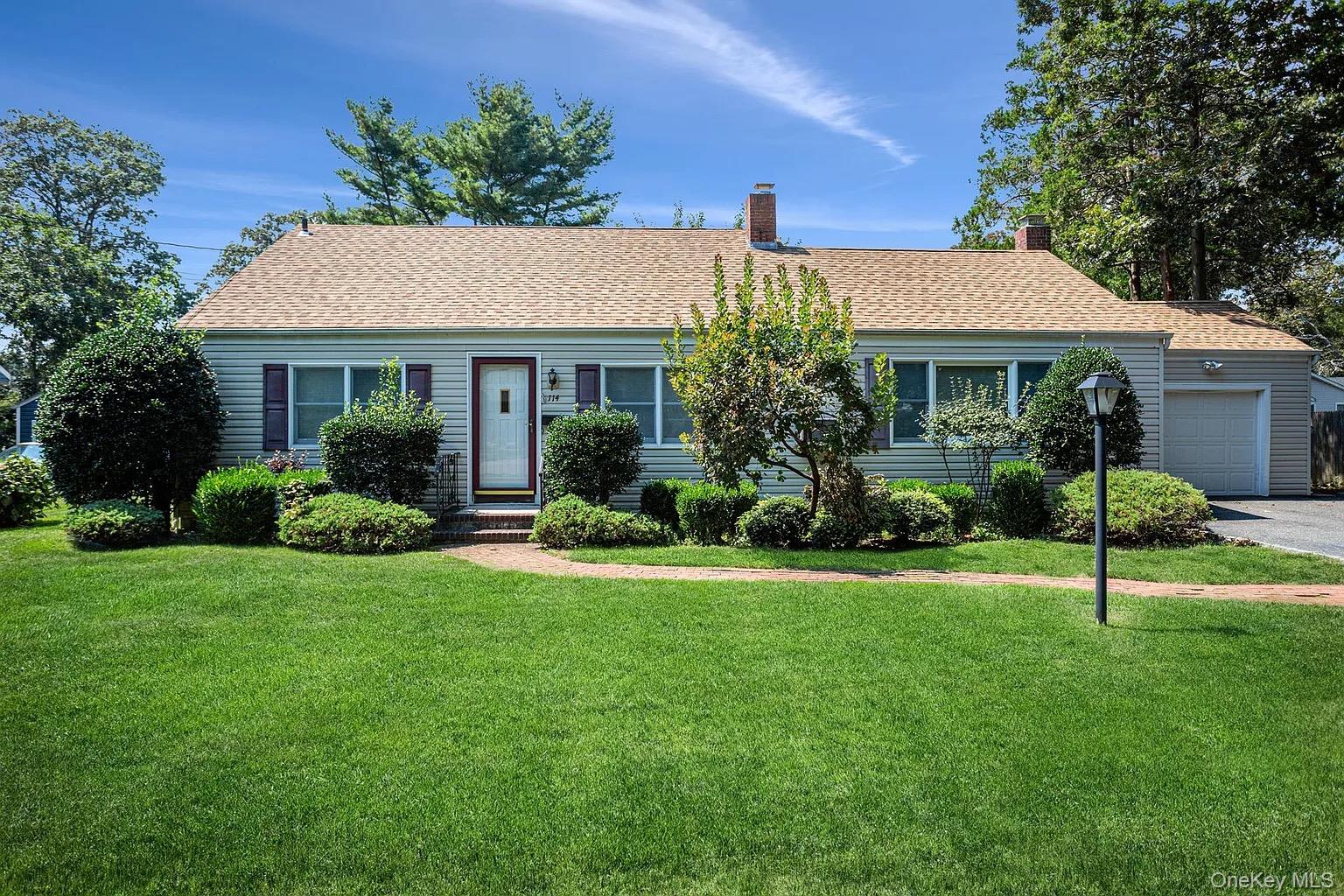 114 Monroe Avenue, Patchogue, NY 11772