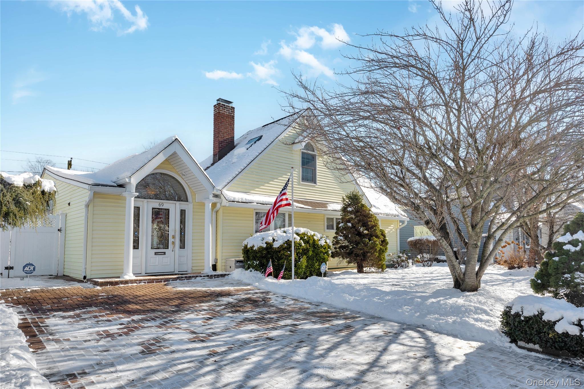 69 Cottonwood Lane, Westbury, NY 11590