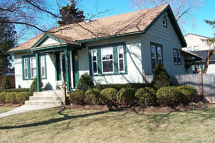 4 Franklin Street, Hicksville, NY 11801