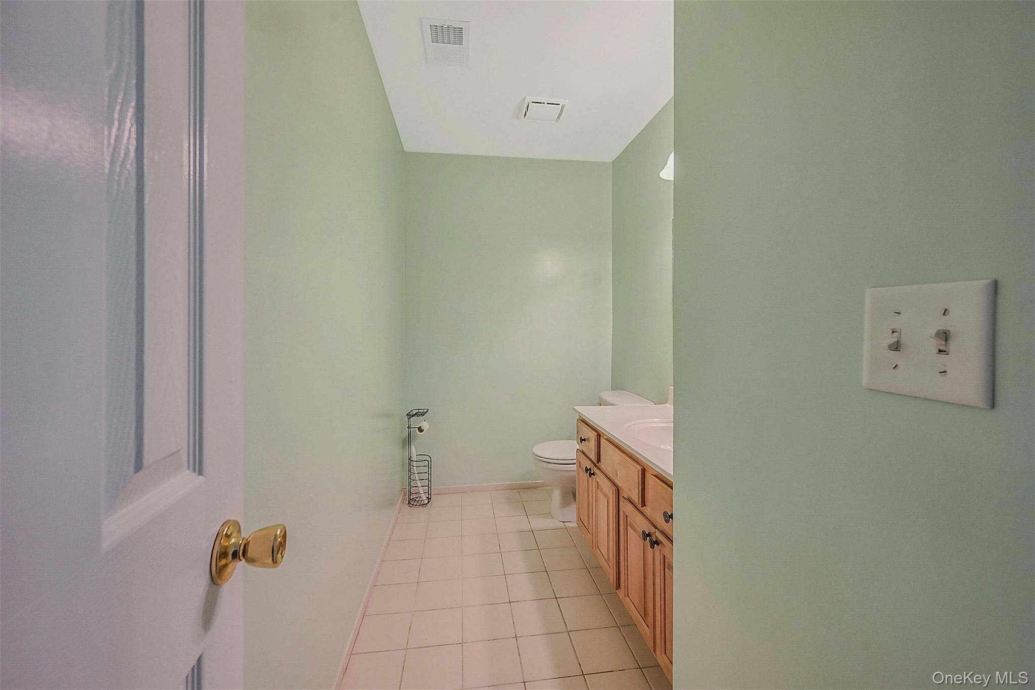 50 Strawberry Commons, Riverhead, NY 11901