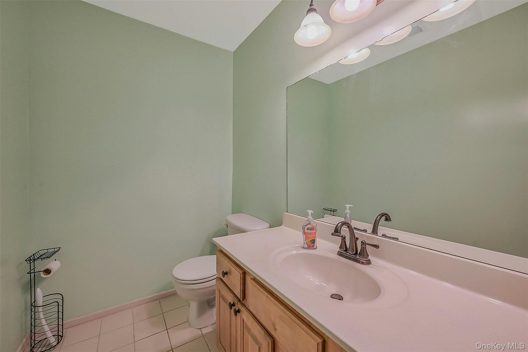 50 Strawberry Commons, Riverhead, NY 11901