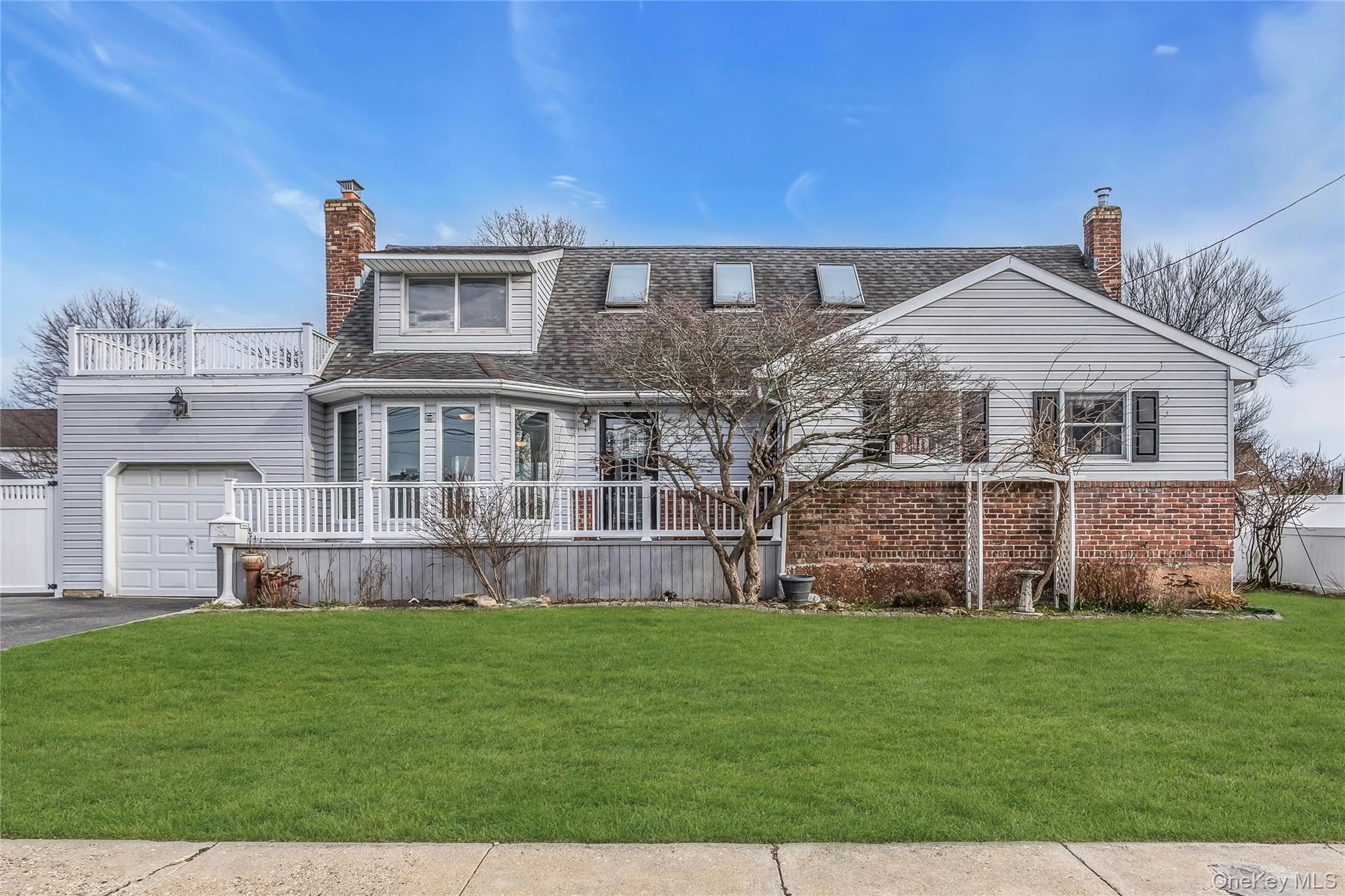 639 N Chicot Avenue, West Islip, NY 11795