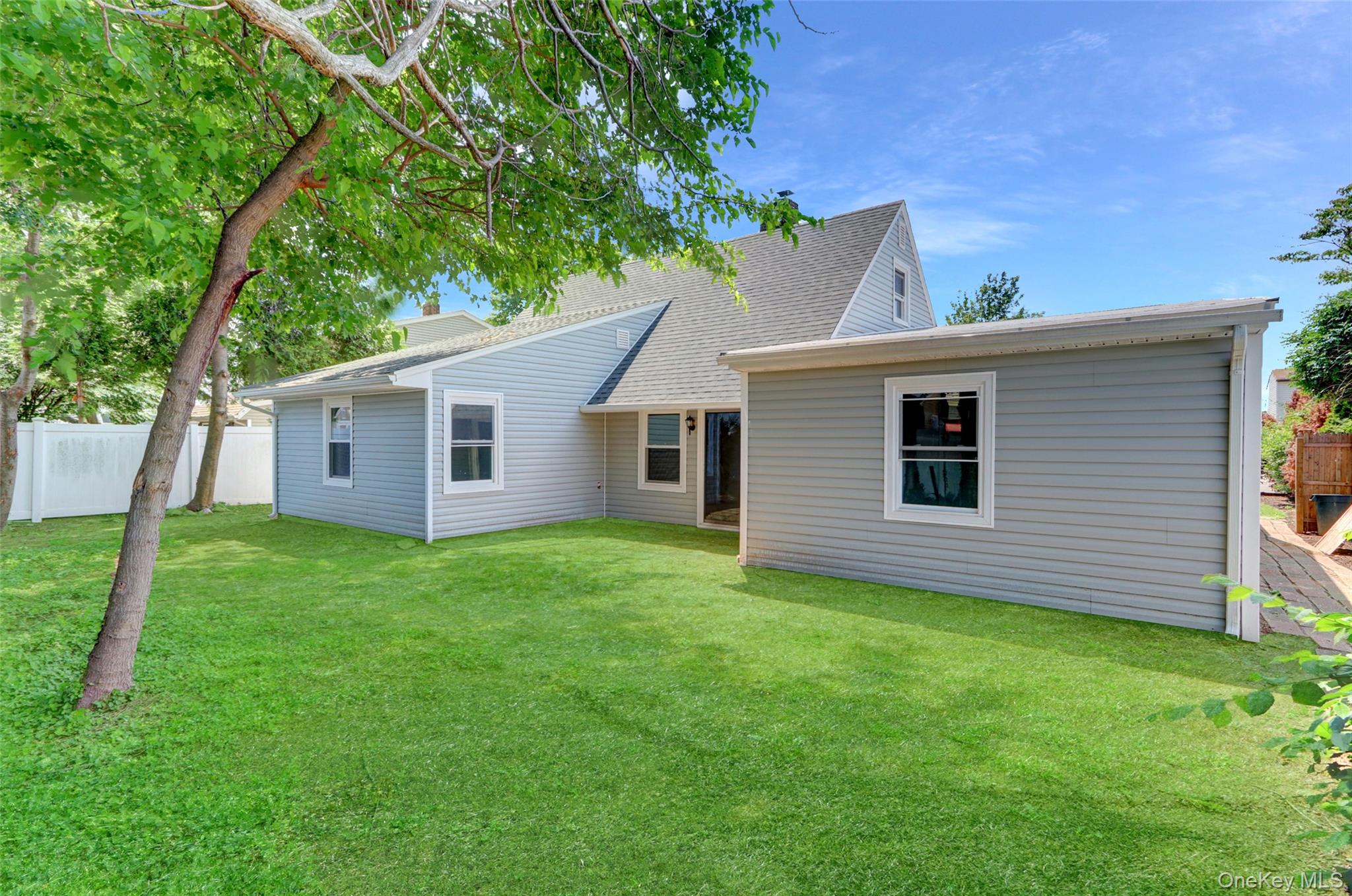 17 Windmill Lane, Levittown, NY 11756