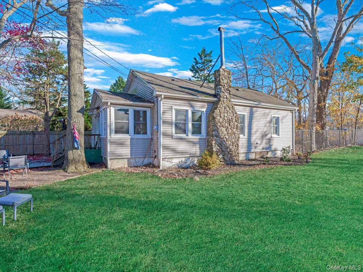 29 Parkside Avenue, Miller Place, NY 11764