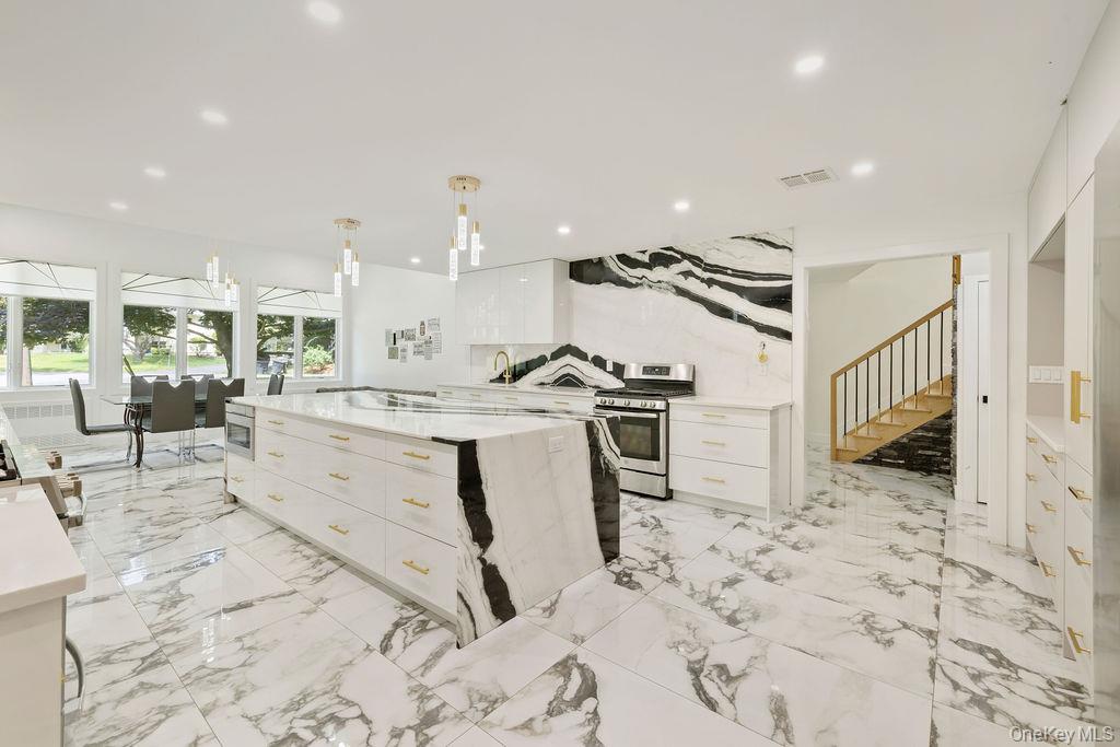 9 Wendover Lane, Suffern, NY 10901