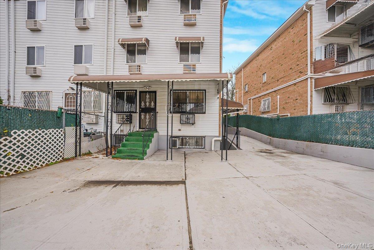 3660 Varian Avenue, Bronx, NY 10466