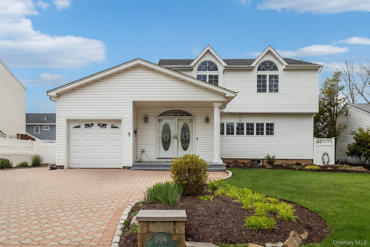 204A Broadway, Massapequa Park, NY 11762