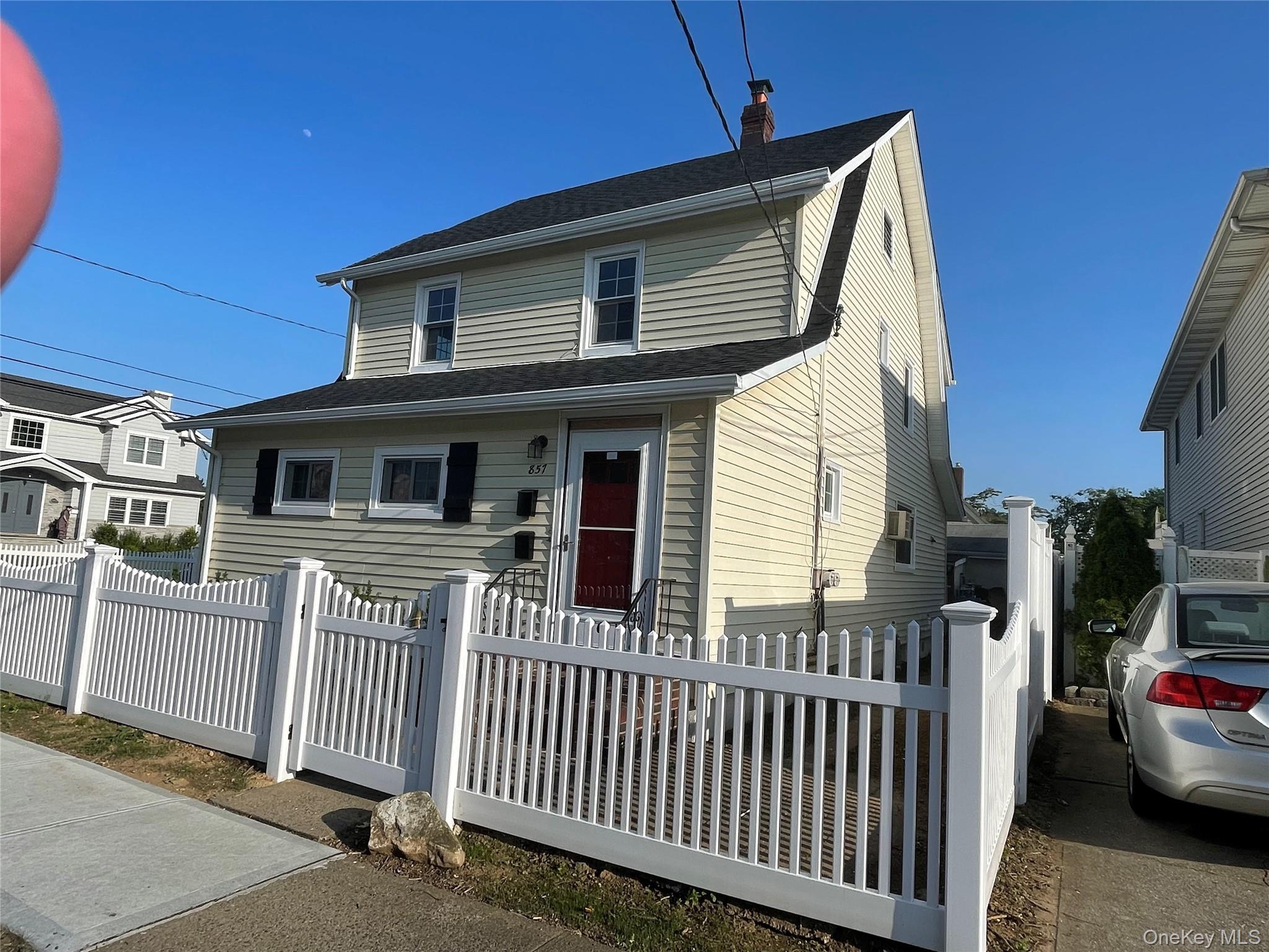 857 Garfield Street # 2nd Fl, Franklin Square, NY 11010