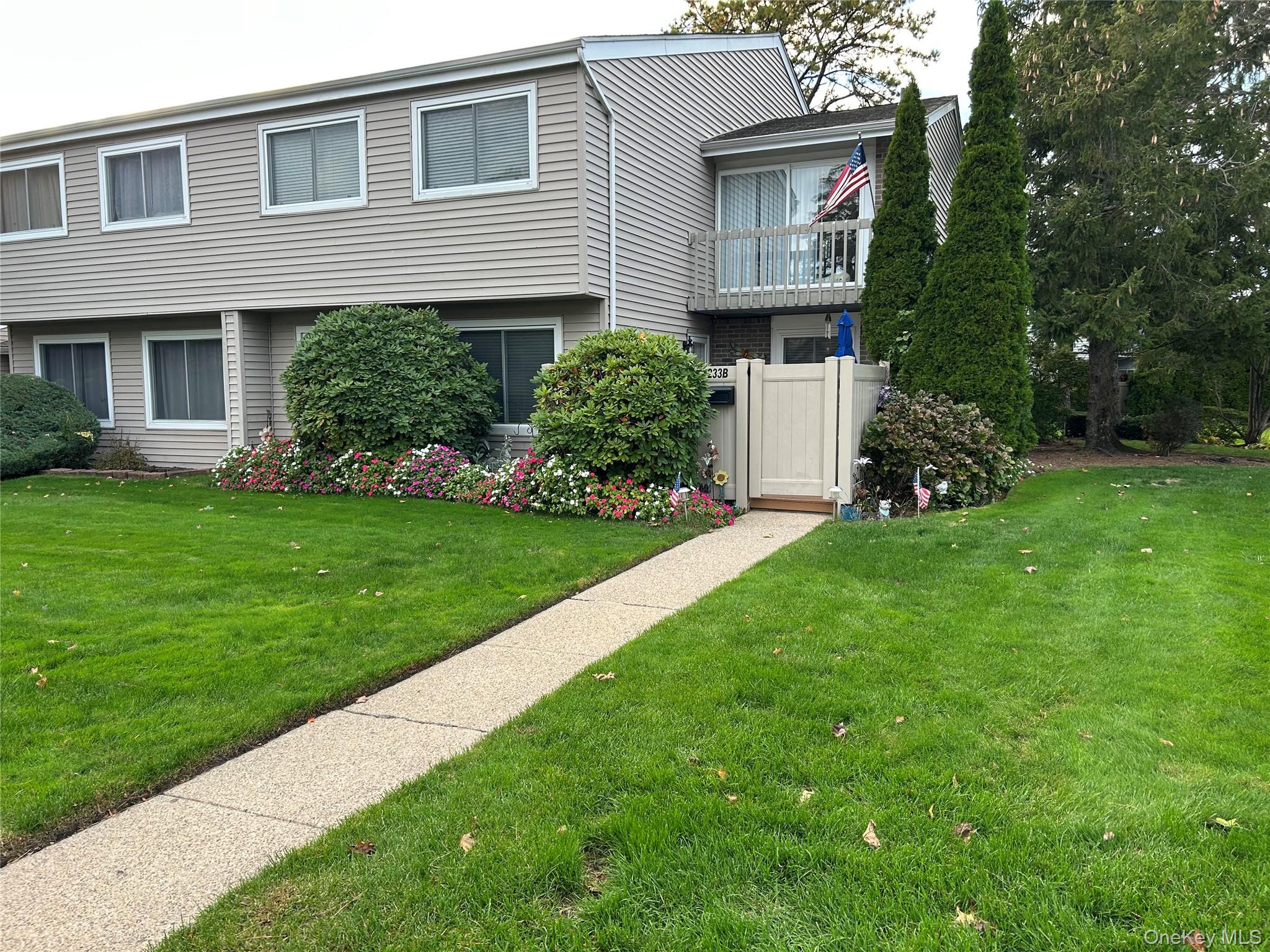 233B Springmeadow Drive # B, Holbrook, NY 11741